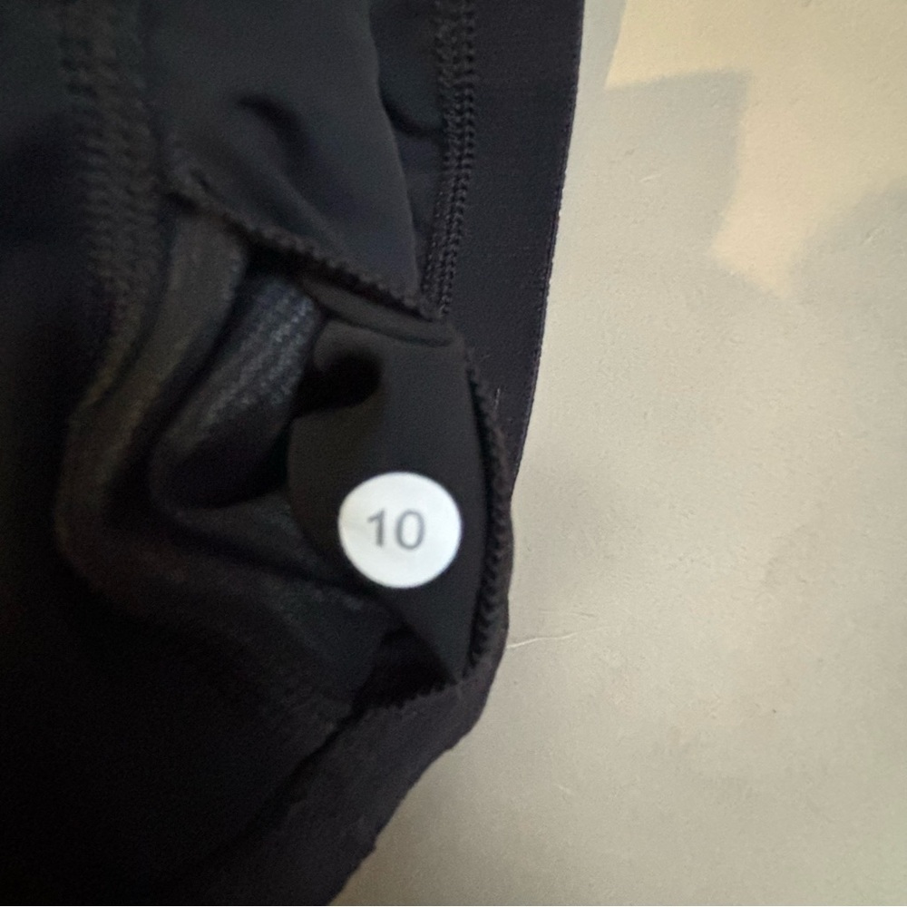 NWOT Lululemon Black and White Water Bound Bra Swim Run Activewear Size 10 - Picture 12 of 12